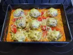 Knödel-Auflauf mit Gemüse & Tomatensoße