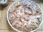 Rosenkuchen mit Nuss-Vanillepudding-Füllung