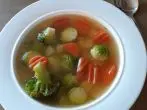 Wintersuppe mit buntem Gemüse