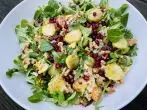 Warmer Wintersalat mit Granatapfel