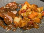 Schinkenbraten auf Kartoffel-Gem&uuml;sebett