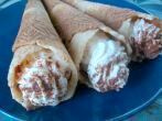 Eiserkuchen - Waffelh&ouml;rnchen mit Sahne