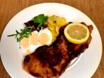 <strong>Schweineschnitzel</strong> ohne Mehl paniert