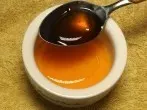 Olivenöl, Honig und Eigelb für die Haare