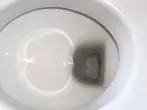 Toilette mit kochendem Wasser reinigen