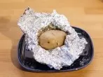 Ofenkartoffeln besser garen: Mit einem Nagel