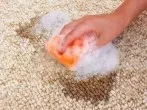 Teppich mit Waschmittel reinigen