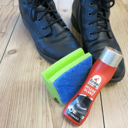 Küchenschwamm zum Schuhe eincremen