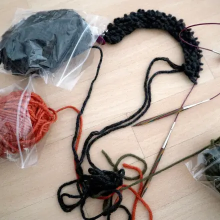 Gefrierbeutel als Hilfe beim Stricken