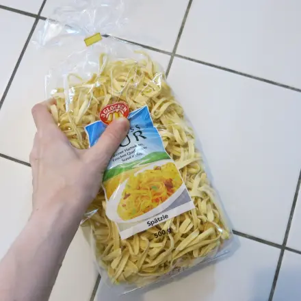 Spätzle "kleinbröseln"