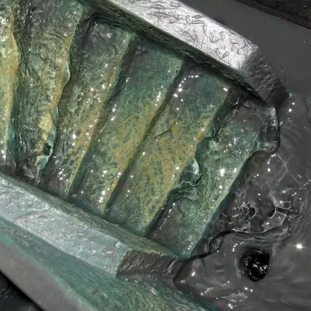 Saunaaufguss in den Zimmerspringbrunnen