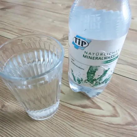 Ungeklärte Zahnschmerzen mit kaltem Mineralwasser bekämpfen