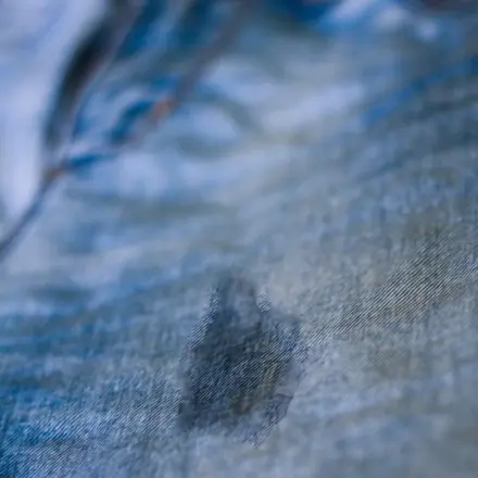 Fettflecken auf Kleidungsstücken oder Stoff