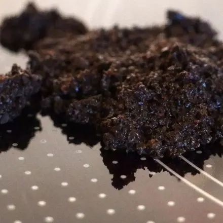 So wird das Glaskeramikfeld wieder sauber mit Kaffeeprütt