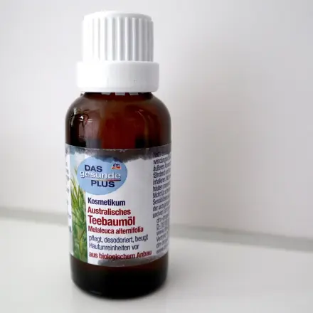 Superkleber mit verdünntem Teebaumöl von Händen entfernen