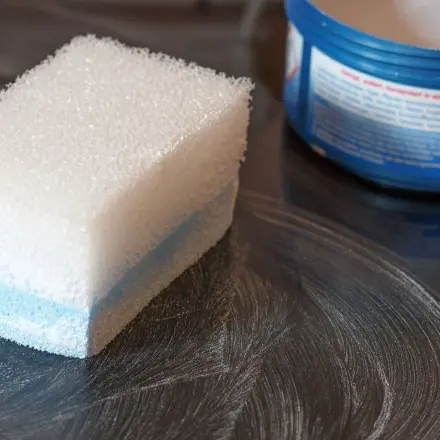 Glaskeramikkochfeld mit Putzstein reinigen