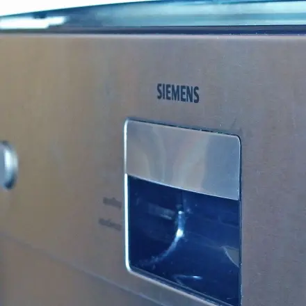 Edelstahl in der Küche ohne Fingerabdrücke