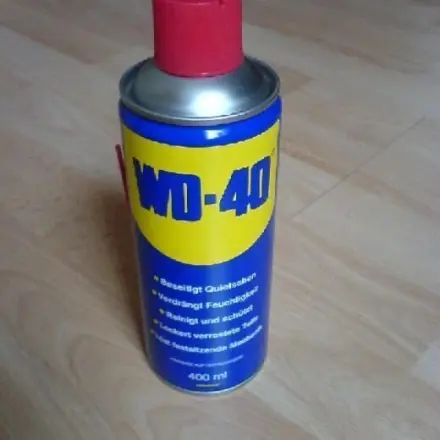 Klebereste entfernen mit WD-40 - Wunderöl