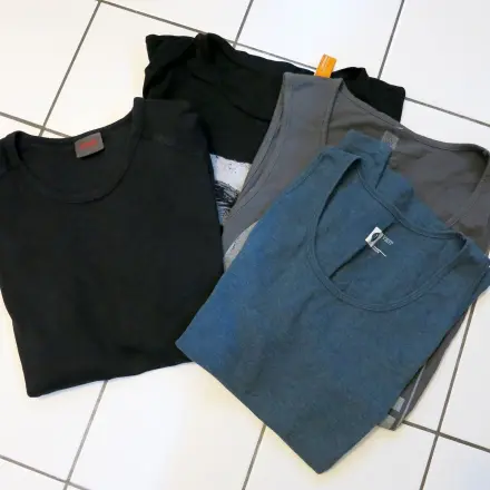 T-Shirt falten mit Buch