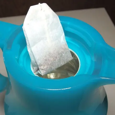 Beläge in Thermoskannen mit Fencheltee entfernen