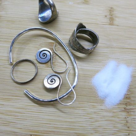 Silber mit Calciumcarbonat putzen