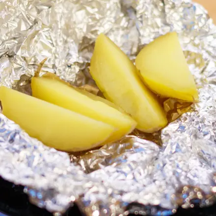 Pellkartoffeln mit Frittensalz und Olivenöl