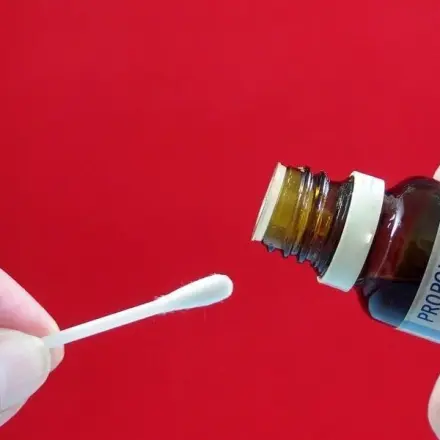 Propolis-Tropfen gegen Lippenherpes