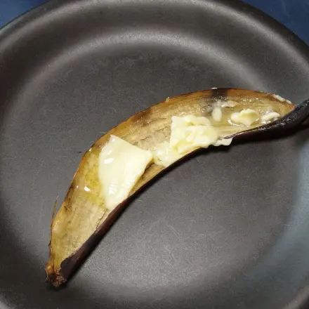 Rosendünger: Banane mit Butter