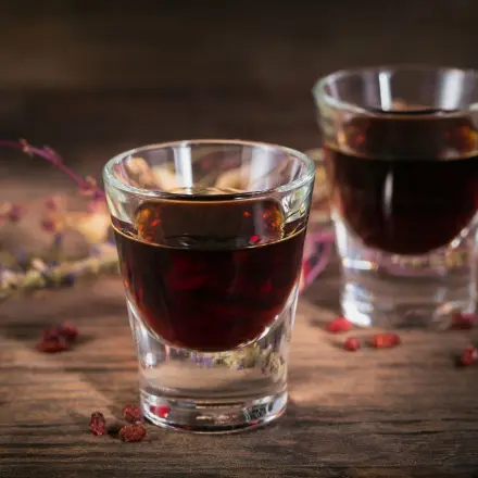 Sumbujä: Kurzer mit Sambuca und Jägermeister