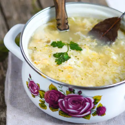 Saure-Eier-Suppe