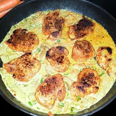 Schweinemedaillons in Curry-Banane-Soße