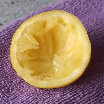 Natürlicher Weichspüler: Zitronenschalen