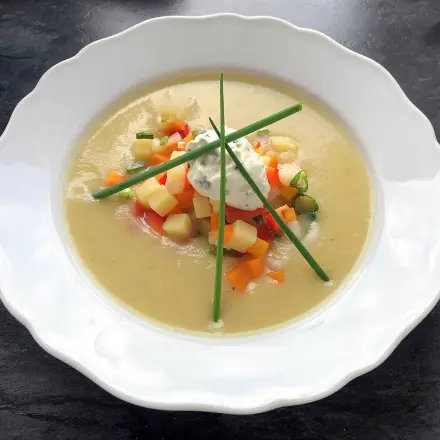 Markknochen-Kraftsuppe