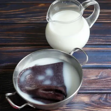 Waschechte Kleidung mit Milch