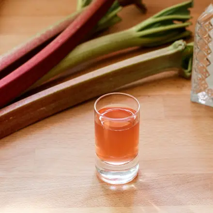 Rharbaber Schnaps herstellen