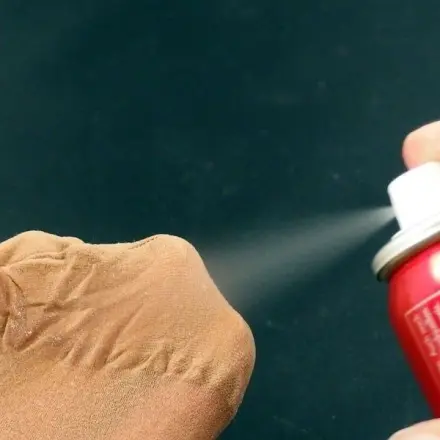 Laufmasche in der Strumpfhose: Haarspray