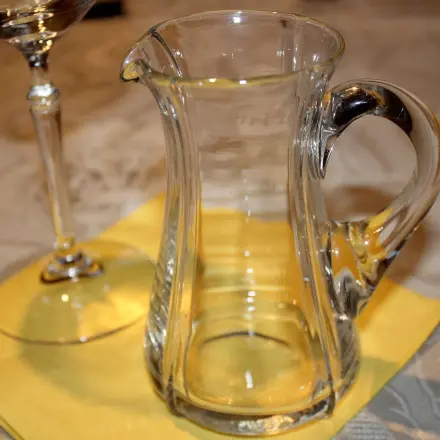 Weinkaraffen reinigen mit Topfkratzer