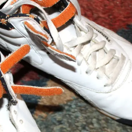 Weiße Turnschuhe wieder schneeweiß mit Backofenspray