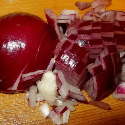 Zwiebelpackung auf die Stirn bei Erkältung