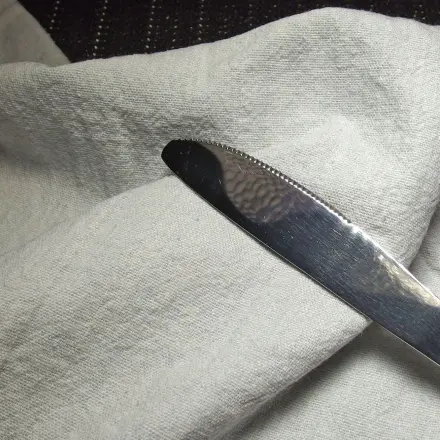 Blutflecken aus Kleidungsstücken entfernen, auch für Unterwegs