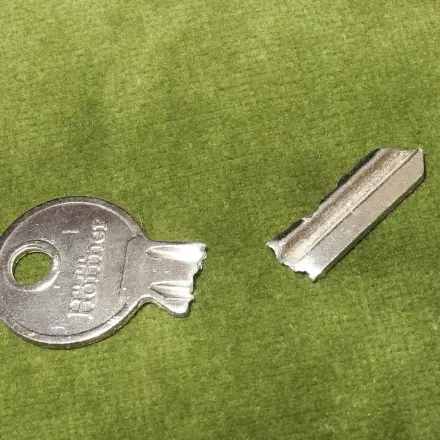Abgebrochener Schlüssel im Zylinderschloss