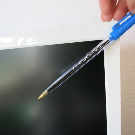 Kugelschreiber auf dem TFT-Monitor