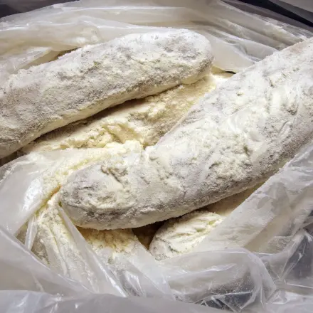 Bratwurst bemehlen