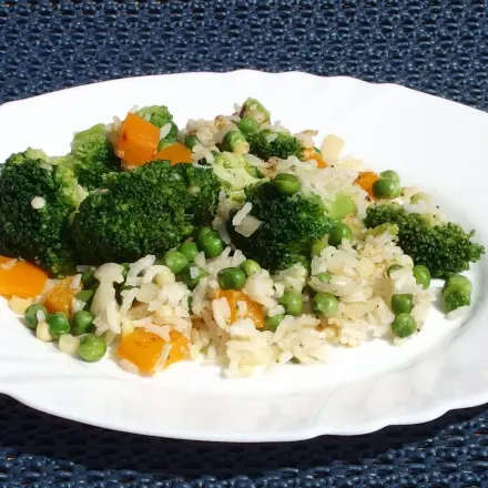 Schnelle, leichte vegane Paella (1 große Portion)