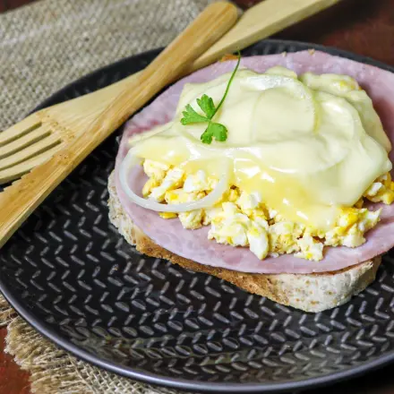 Rührei-Schinken-Toast