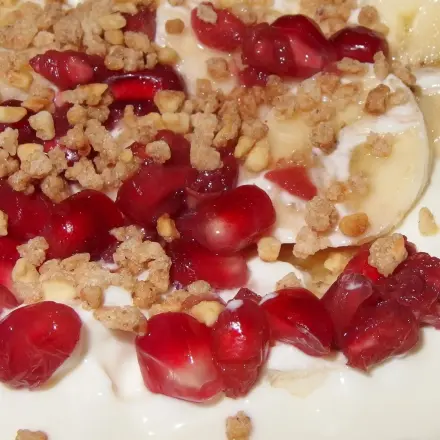 Obst in Joghurt-Sahne-Creme