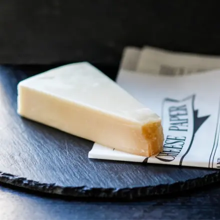 Parmesan am Stück mit Öl konservieren