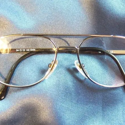 Brille putzen mit Korn