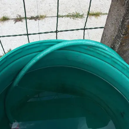 Überlaufende Regentonne