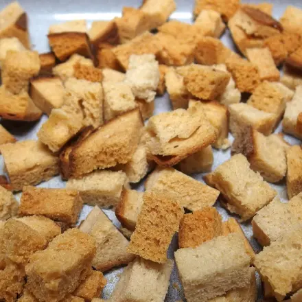 Croutons aus Brotresten